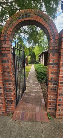 817 Elmwood Lane, Pittsburg, KS 66762