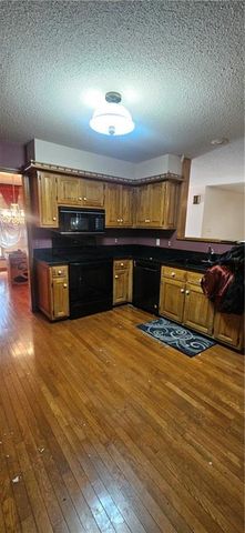 817 Elmwood Lane, Pittsburg, KS 66762