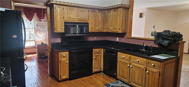 817 Elmwood Lane, Pittsburg, KS 66762