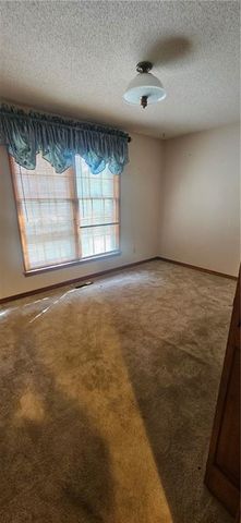 817 Elmwood Lane, Pittsburg, KS 66762