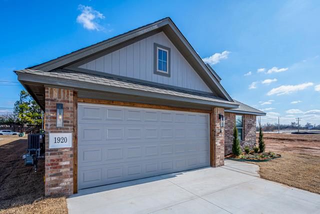 1920 Meadow Brook Road, Yukon, OK 73099