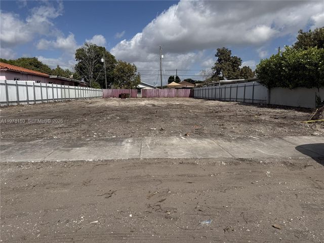 941 E 31st St, Hialeah, FL 33013