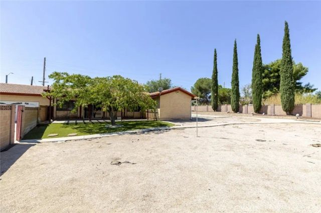 4507 W Avenue North, Lancaster, CA 93536