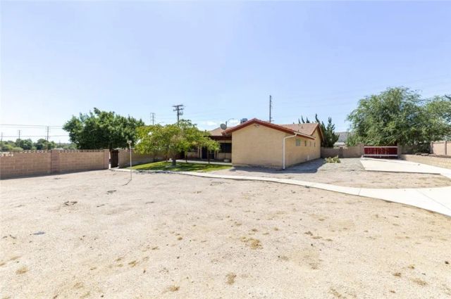 4507 W Avenue North, Lancaster, CA 93536
