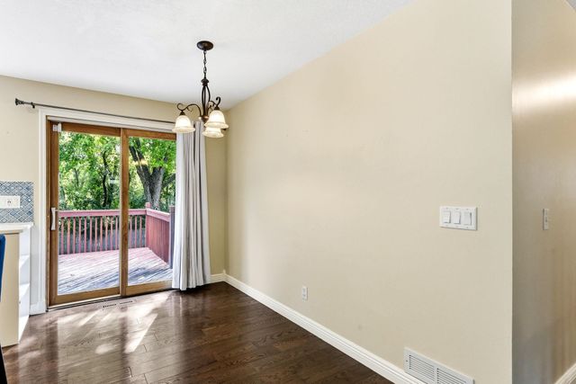 7064 Springhill Circle, Eden Prairie, MN 55346