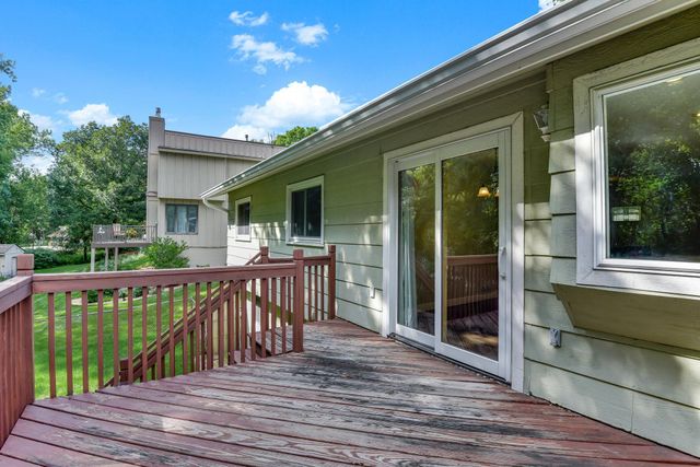 7064 Springhill Circle, Eden Prairie, MN 55346