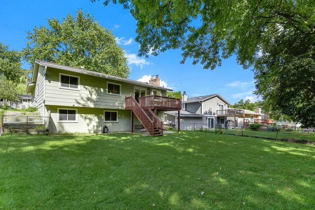 7064 Springhill Circle, Eden Prairie, MN 55346