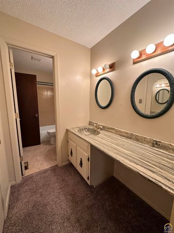 3002 SW Lydia AVE, Topeka, KS 66614