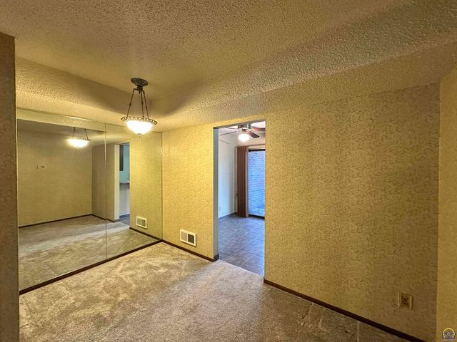 3002 SW Lydia AVE, Topeka, KS 66614