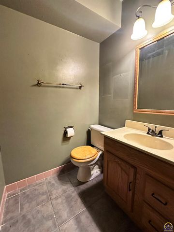 3002 SW Lydia AVE, Topeka, KS 66614