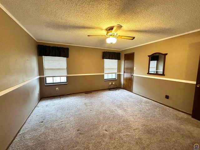 3002 SW Lydia AVE, Topeka, KS 66614