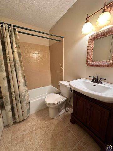 3002 SW Lydia AVE, Topeka, KS 66614