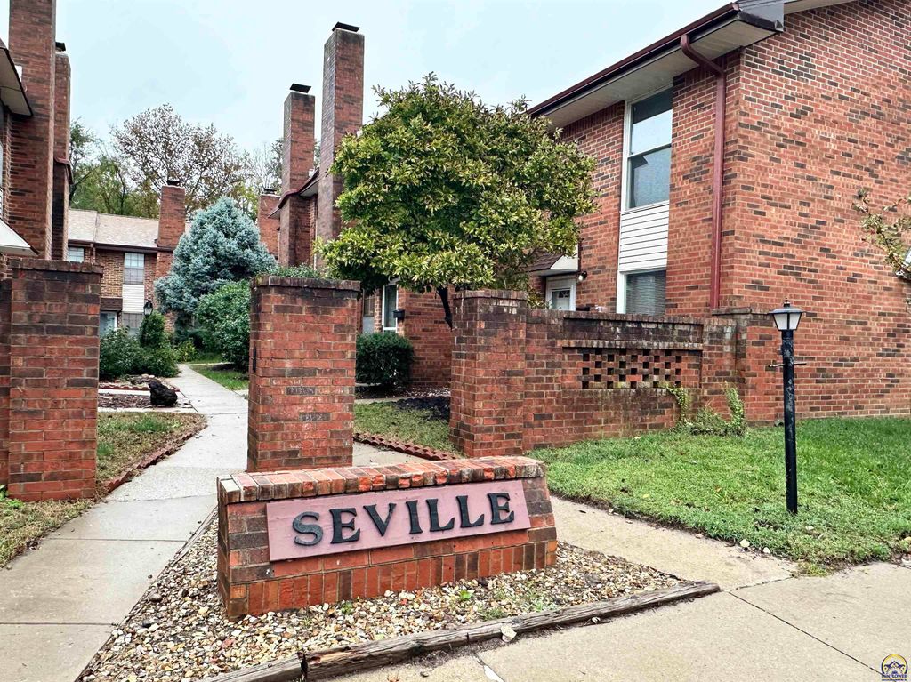 3002 SW Lydia AVE, Topeka, KS 66614