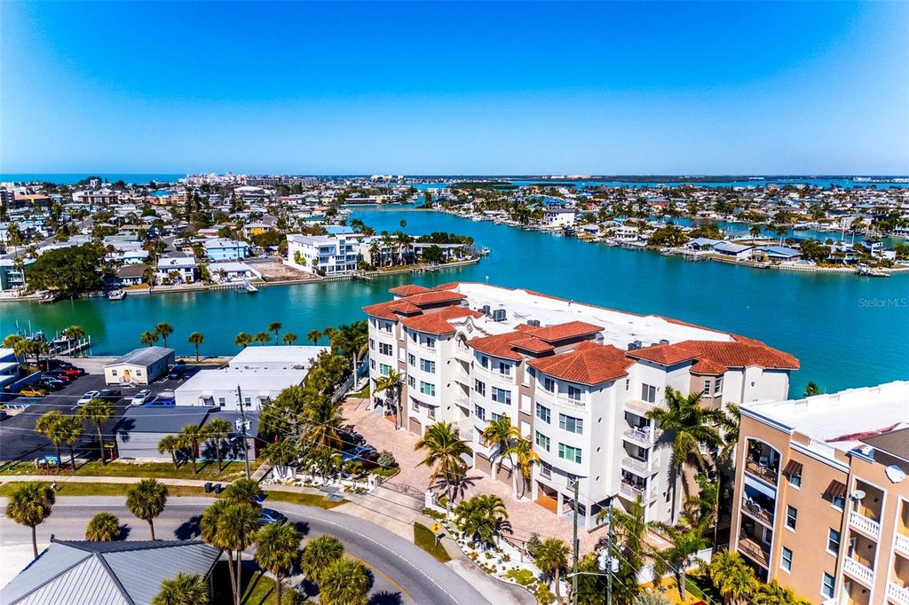 Image 2 of property listing at 220 108TH AVENUE 304, Treasure Island, FL 33706