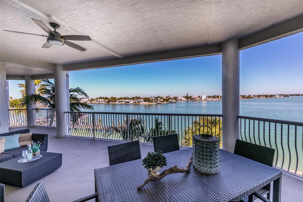 Image 15 of property listing at 220 108TH AVENUE 304, Treasure Island, FL 33706