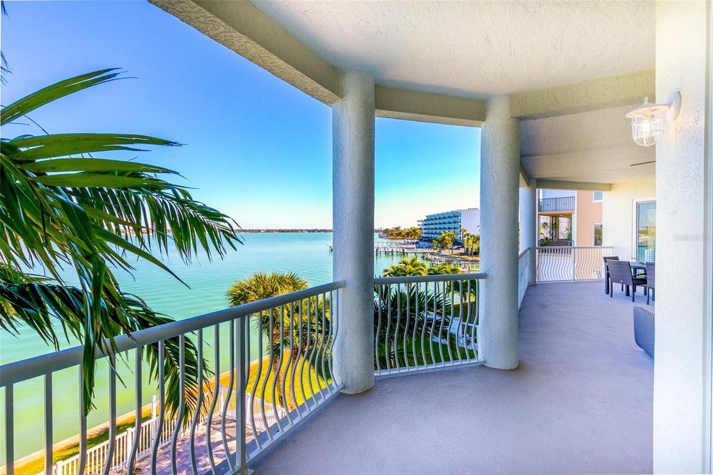 Image 18 of property listing at 220 108TH AVENUE 304, Treasure Island, FL 33706