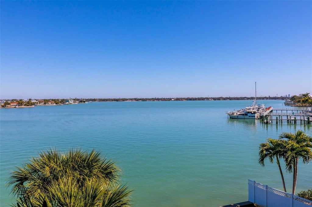 Image 19 of property listing at 220 108TH AVENUE 304, Treasure Island, FL 33706