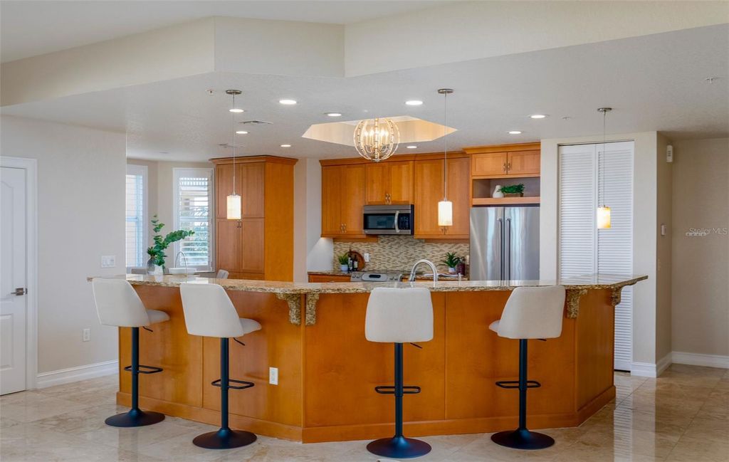 Image 21 of property listing at 220 108TH AVENUE 304, Treasure Island, FL 33706