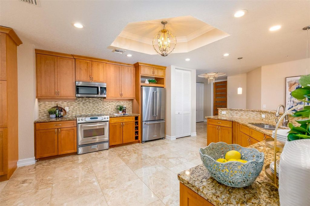 Image 22 of property listing at 220 108TH AVENUE 304, Treasure Island, FL 33706