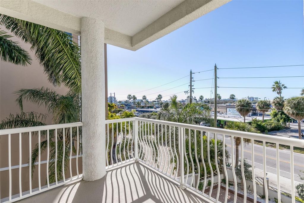 Image 52 of property listing at 220 108TH AVENUE 304, Treasure Island, FL 33706