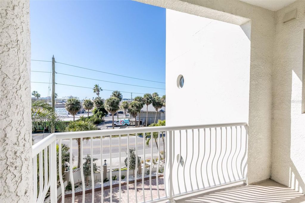 Image 53 of property listing at 220 108TH AVENUE 304, Treasure Island, FL 33706