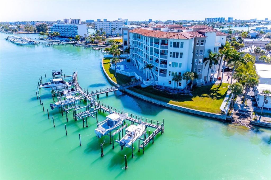 Image 67 of property listing at 220 108TH AVENUE 304, Treasure Island, FL 33706