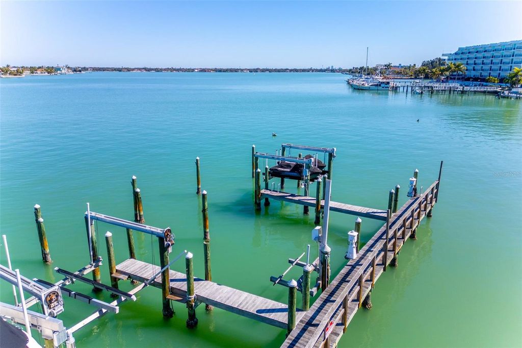 Image 70 of property listing at 220 108TH AVENUE 304, Treasure Island, FL 33706