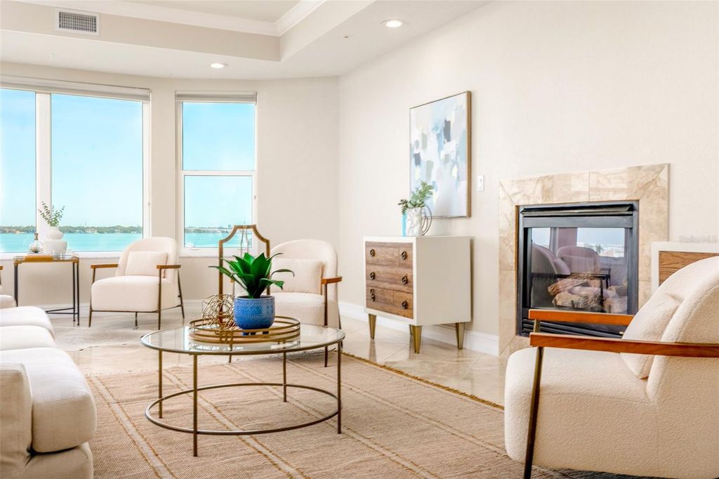 Image 8 of property listing at 220 108TH AVENUE 304, Treasure Island, FL 33706