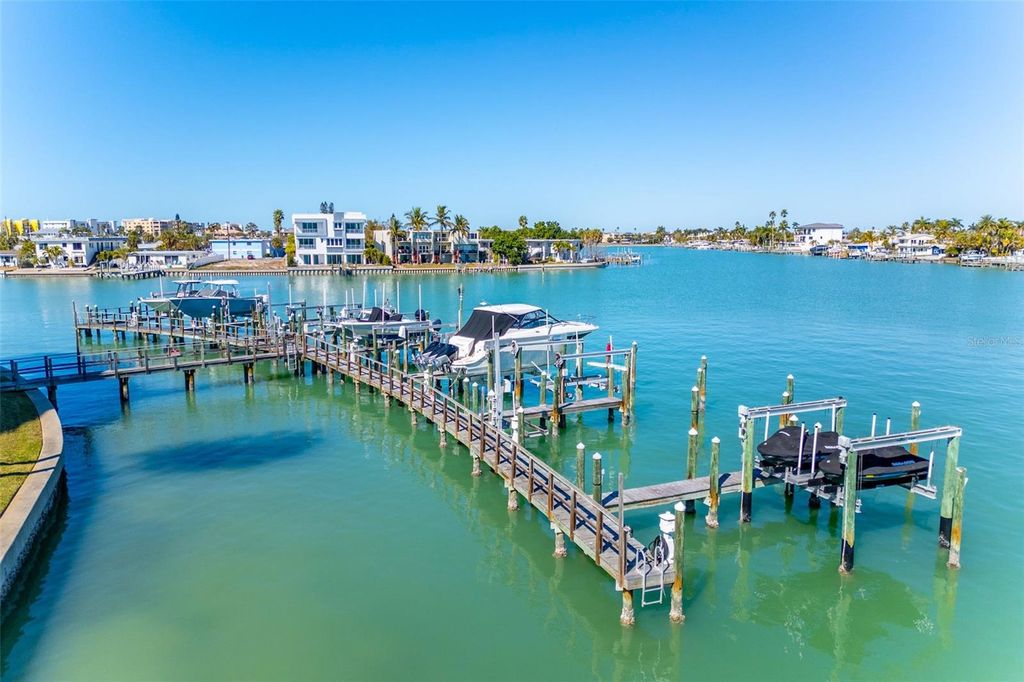 Image 72 of property listing at 220 108TH AVENUE 304, Treasure Island, FL 33706