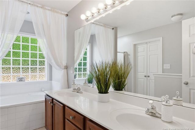 4211 Pete Warner Court, Hope Mills, NC 28348