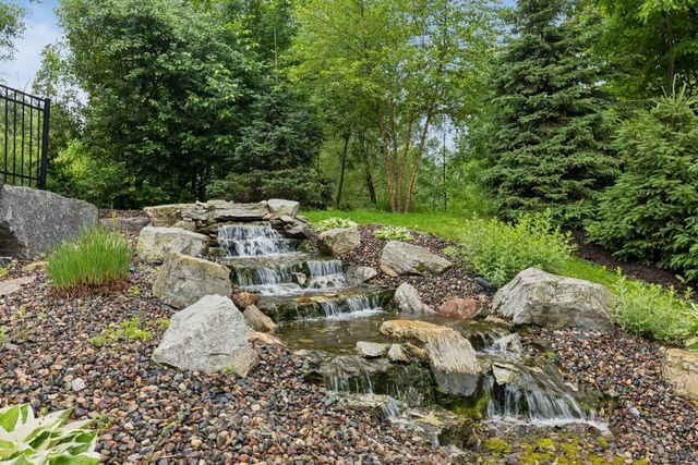 16415 56th Avenue N, Plymouth, MN 55446