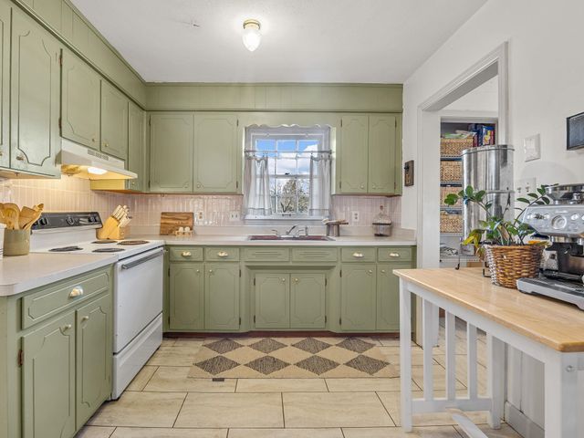 3998 Dale Ct, Boiling Springs, SC 29316