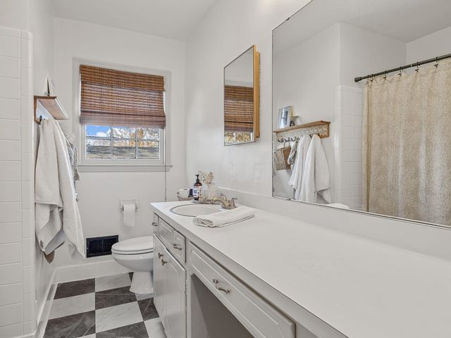 3998 Dale Ct, Boiling Springs, SC 29316