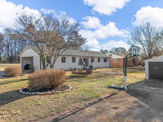 3998 Dale Ct, Boiling Springs, SC 29316