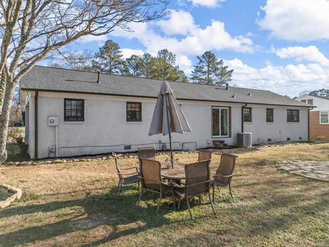 3998 Dale Ct, Boiling Springs, SC 29316