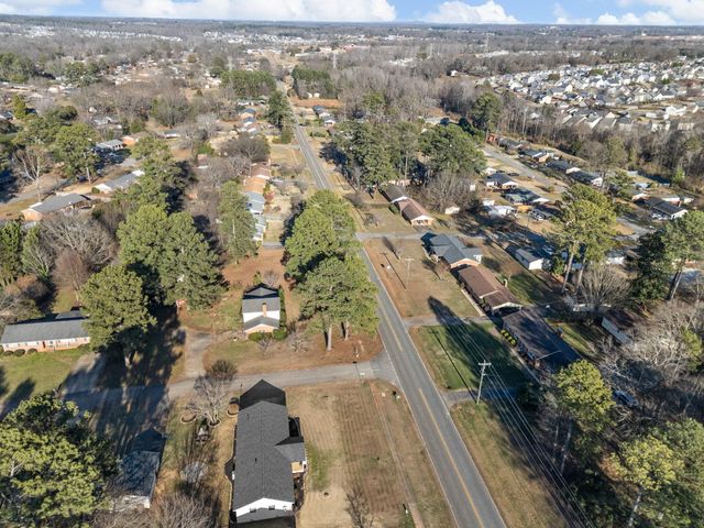 3998 Dale Ct, Boiling Springs, SC 29316