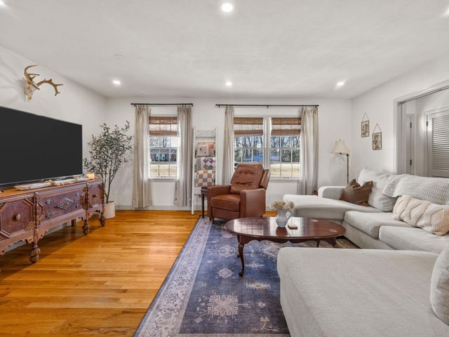 3998 Dale Ct, Boiling Springs, SC 29316