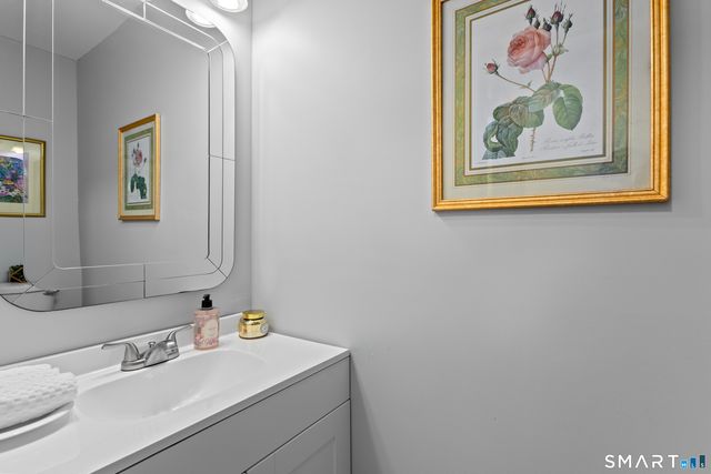 93 Park Avenue 1703, Danbury, CT 06810