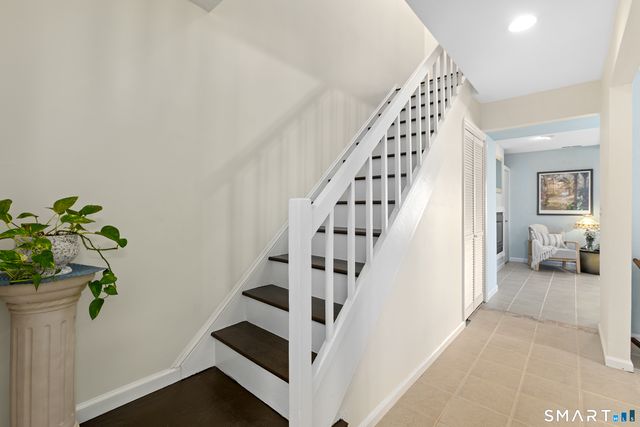 93 Park Avenue 1703, Danbury, CT 06810
