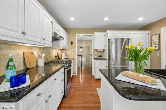 57 Ambar Pl, Bernardsville Boro, NJ 07924
