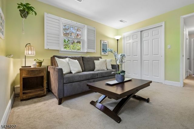 57 Ambar Pl, Bernardsville Boro, NJ 07924