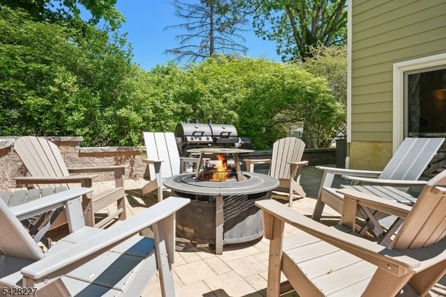 57 Ambar Pl, Bernardsville Boro, NJ 07924