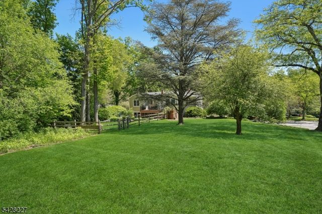 57 Ambar Pl, Bernardsville Boro, NJ 07924