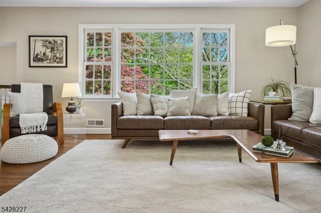 57 Ambar Pl, Bernardsville Boro, NJ 07924