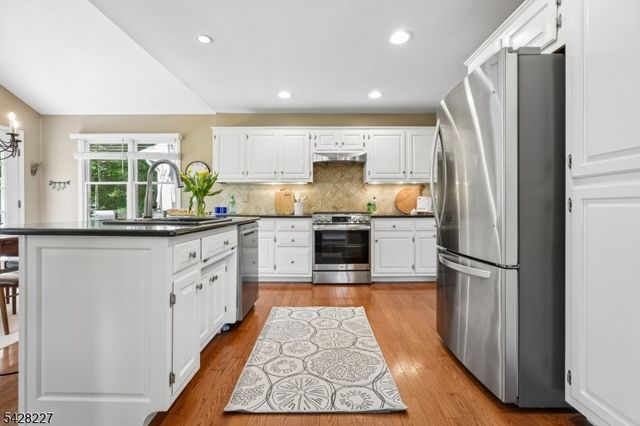 57 Ambar Pl, Bernardsville Boro, NJ 07924