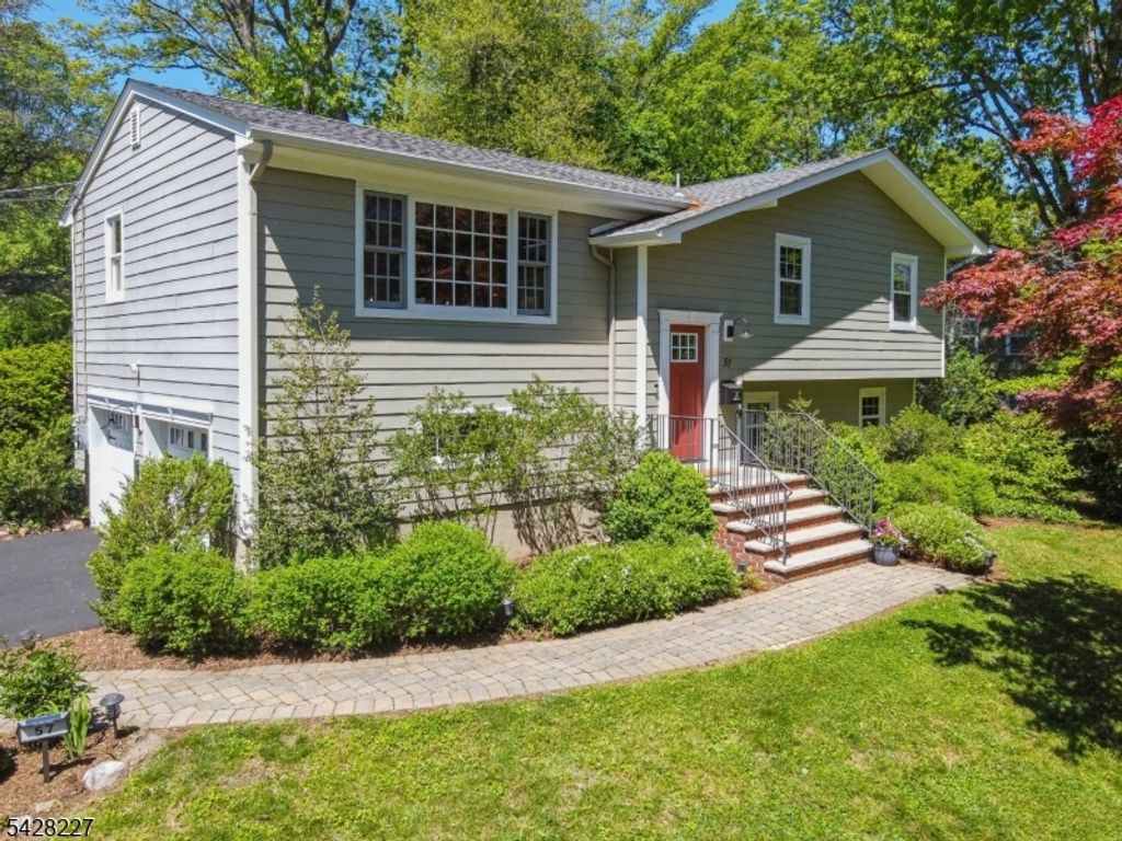 57 Ambar Pl, Bernardsville Boro, NJ 07924