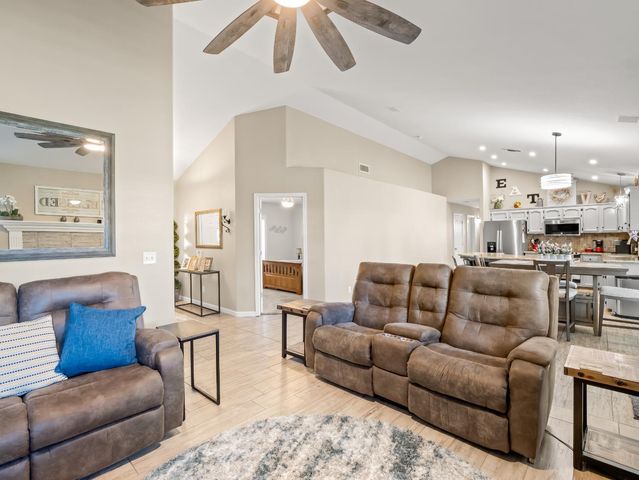 1061 N Armstrong Avenue, Clovis, CA 93611