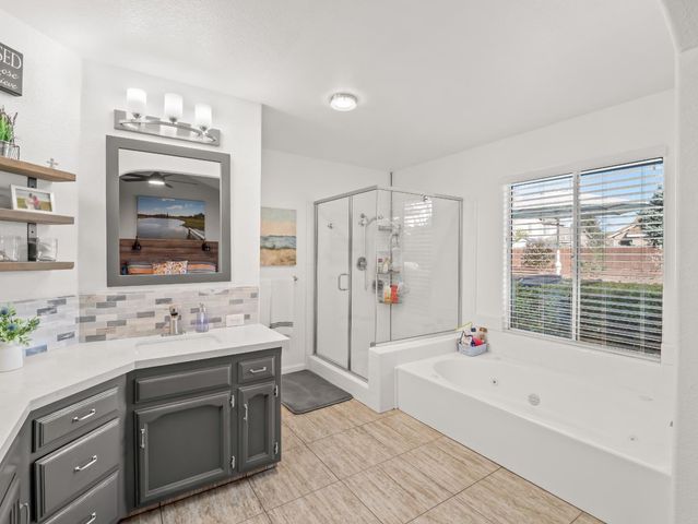 1061 N Armstrong Avenue, Clovis, CA 93611