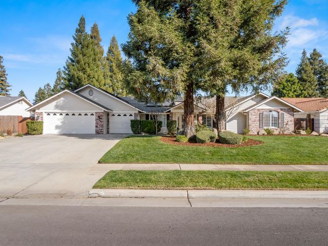 1061 N Armstrong Avenue, Clovis, CA 93611