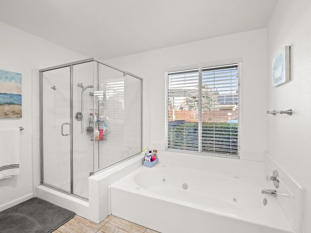 1061 N Armstrong Avenue, Clovis, CA 93611